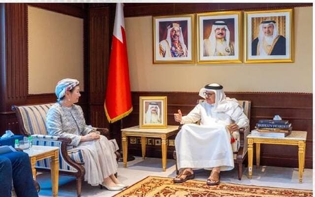 وزير خارجية البحرين يبحث تعزيز التعاون مع سفيرة اليابان