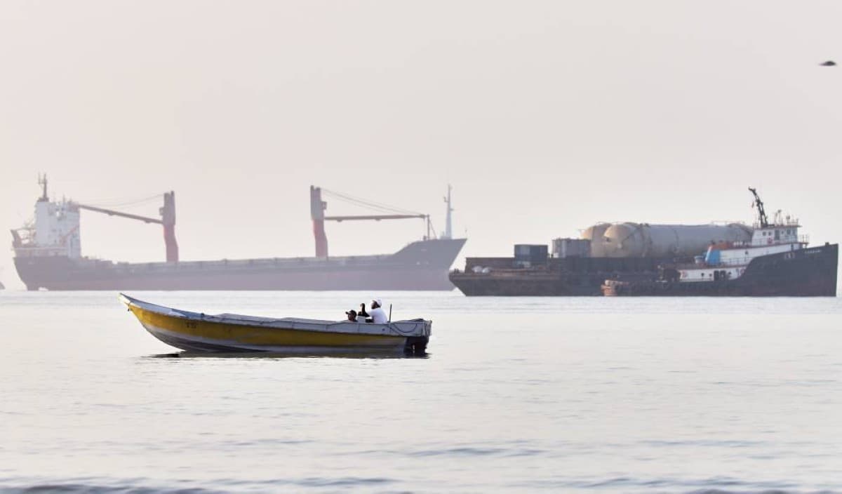 إيران تنعش التفاوض مع أمريكا وتغدر بالكويت والبحرين