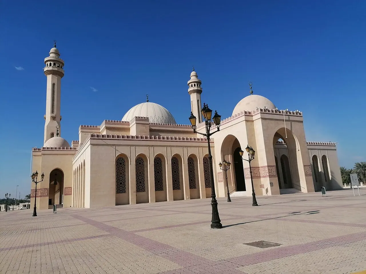 جامع أحمد الفاتح — المنامة